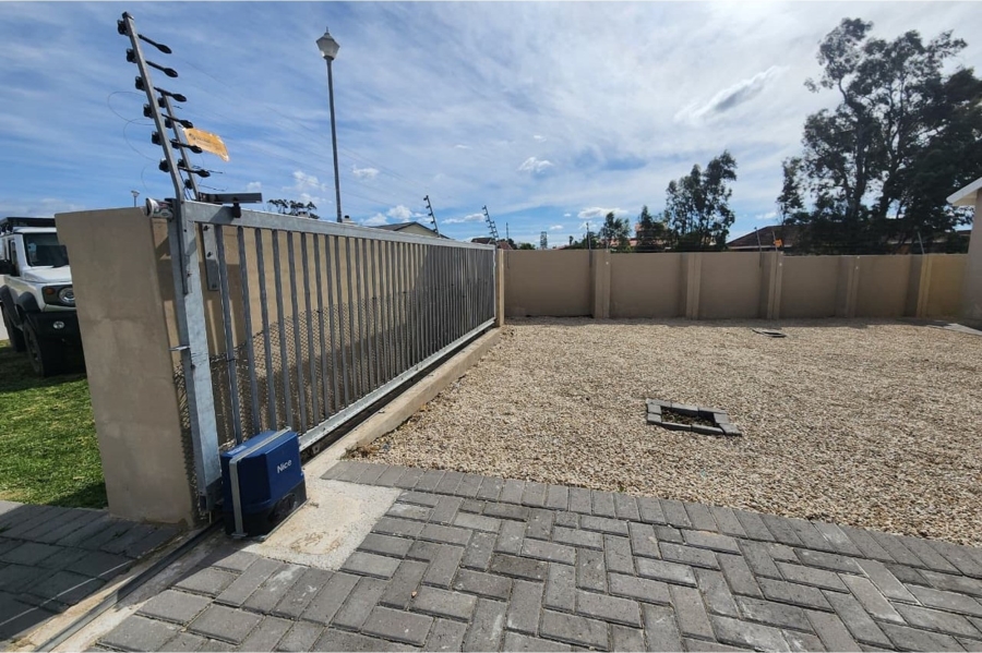 To Let 4 Bedroom Property for Rent in Fountains Estate Eastern Cape